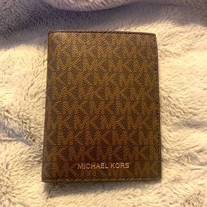 Michael Kors Jet Set Travel Passport Wallet